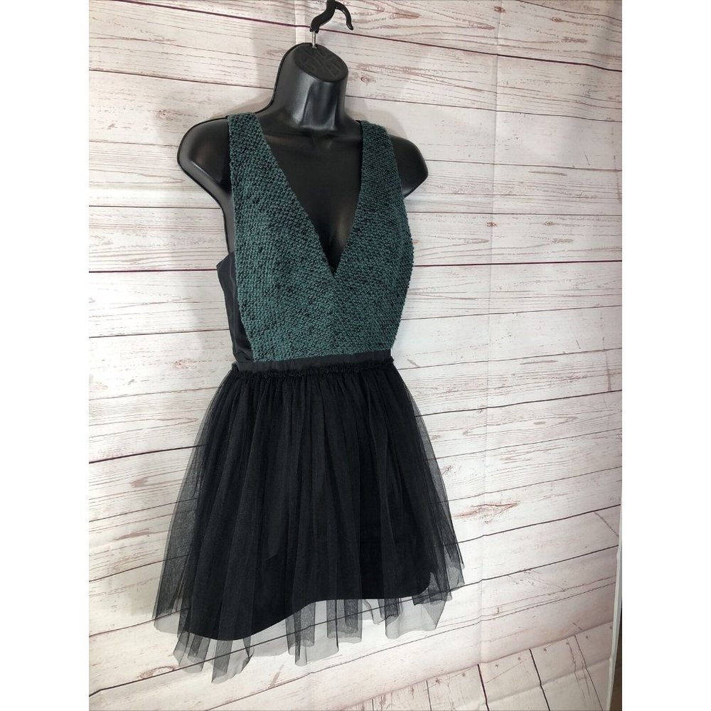 BCBGeneration Women's Dress Size 4 Black Tulle Tweed V-Neck Strappy Zip Back - Picture 3 of 8